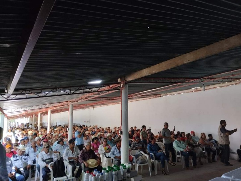 Asociación Ganadera de Petatlán aprueba construcción de bodega Aurrera