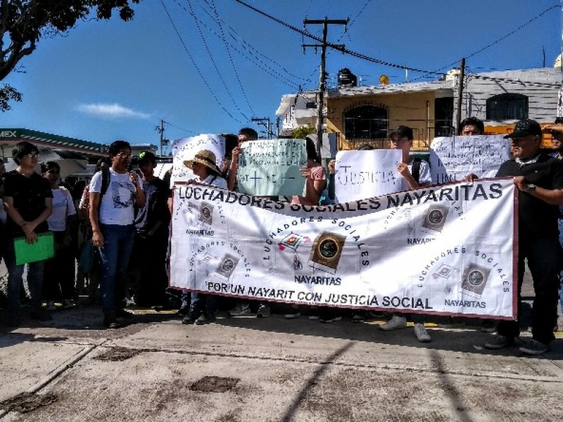 Aspirantes de medicina vuelven a tomar las calles