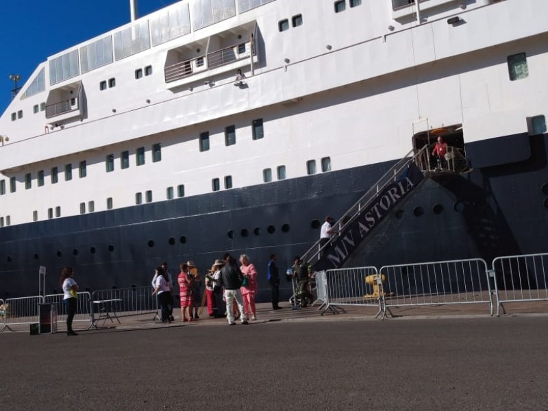 Astoria, un antiguo crucero lleno de vida