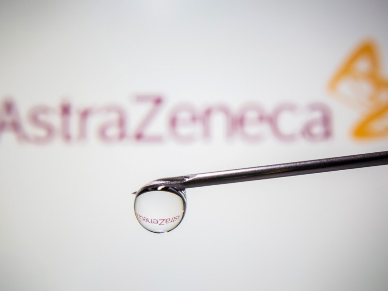 AstraZeneca asegura que su fármaco experimental reduce riesgo Covid-19 grave