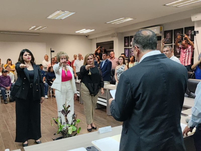 Asumen suplentes en Ahome tras investigación contra regidoras y síndica