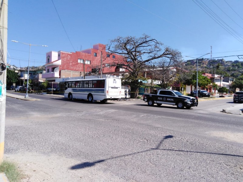 Atacan a balazos a conductor de urbano en Salina Cruz