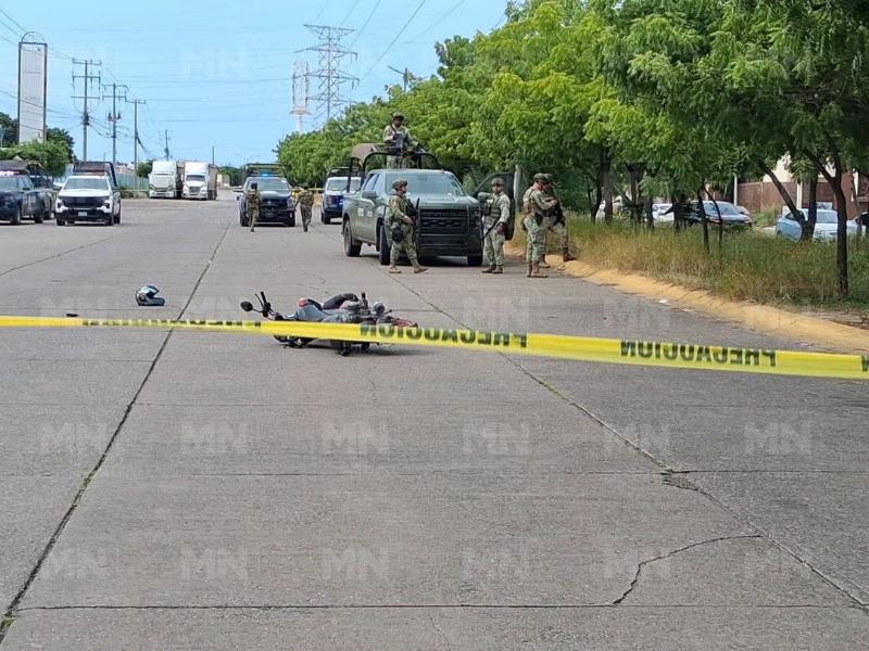 Atacan a balazos a mujer que viajaba en motocicleta en Mazatlán