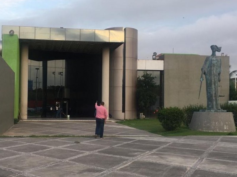 Atacan a balazos edificio de la fiscalía estatal