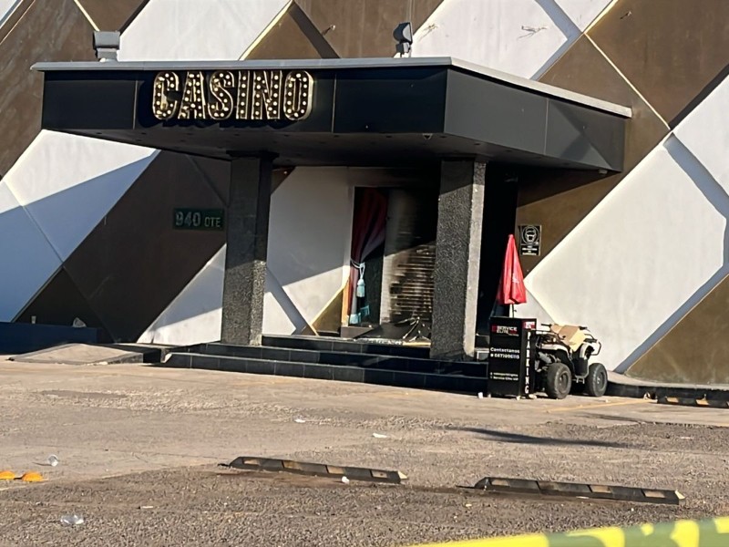 Atacan a balazos y queman fachada del casino Circus en Villa Universidad