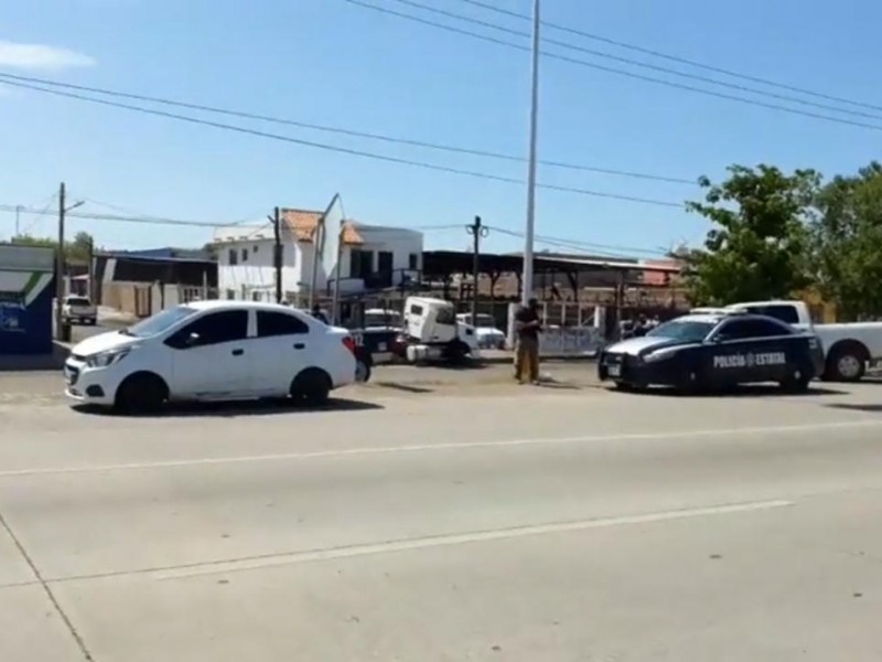 Atacan a hombre frente a Cuartel Militar