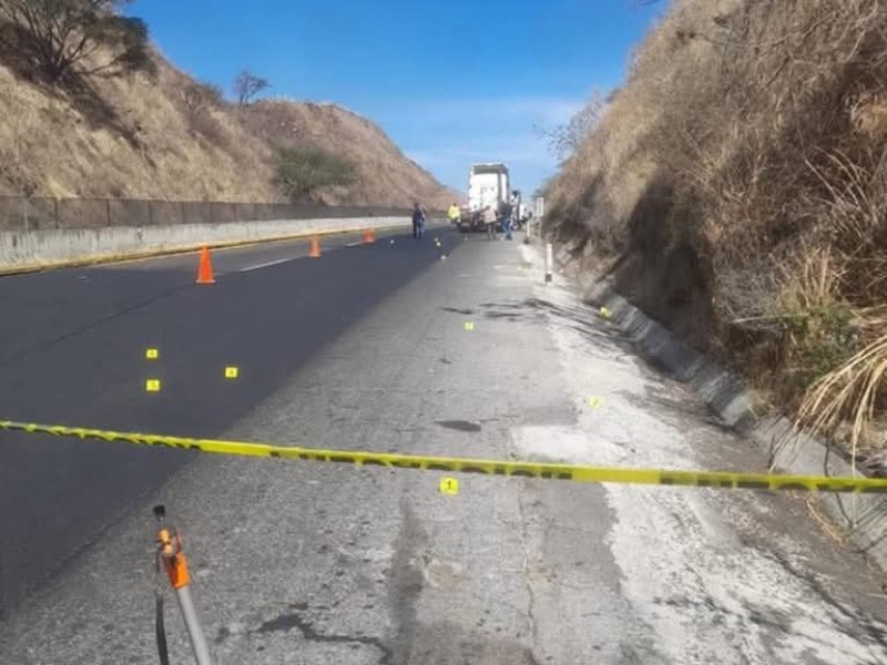 Atacan camión en la Autopista Tepic-Guadalajara