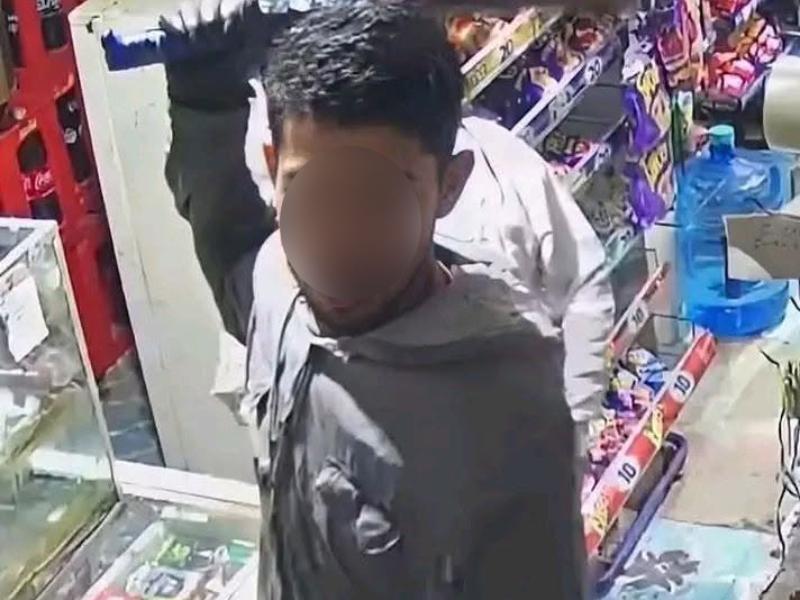 Atacan con machete a comerciante durante asalto