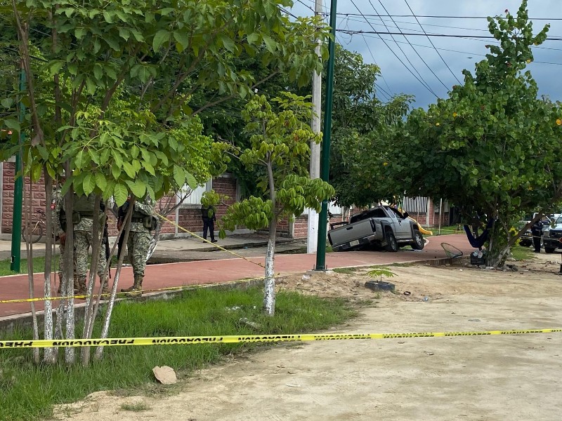 Ataque armado frente a secundaria de Petatlán deja tres heridos
