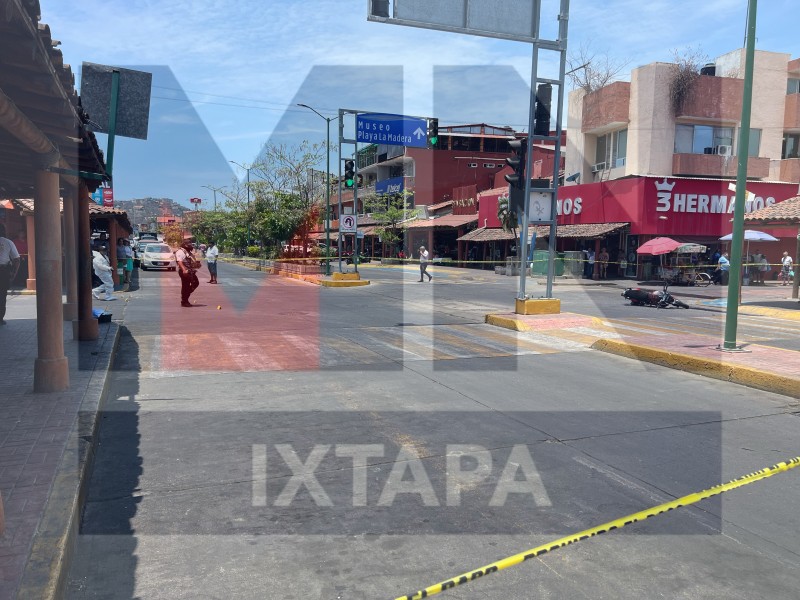 Balacera tras frustrar asalto en el centro de Zihuatanejo