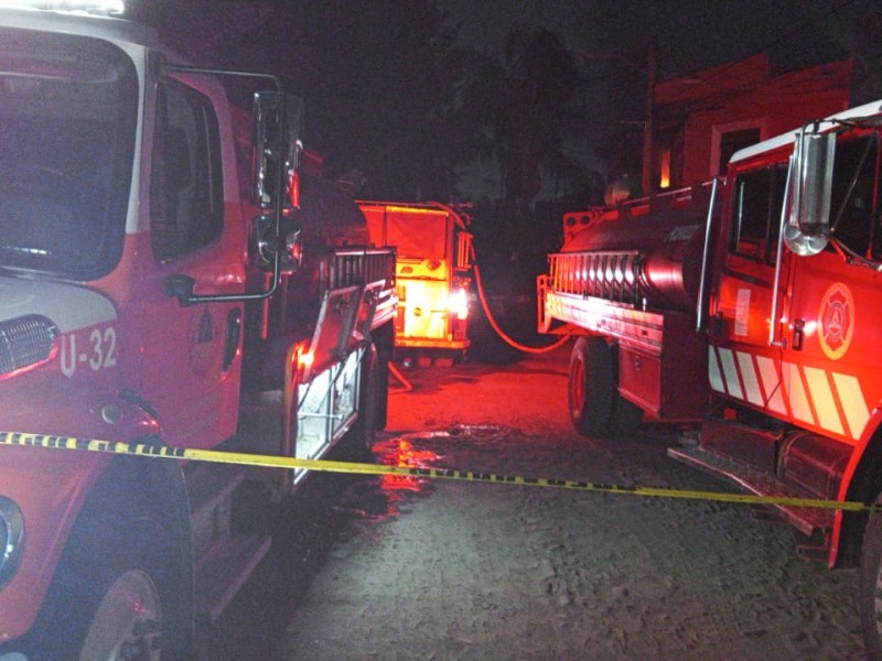 Ataque deja casa incendiada y tres muertos