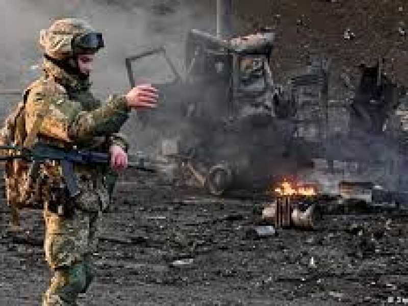 Ataque ruso en Ucrania provoca desalojo en Mariúpol