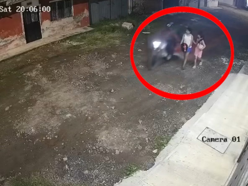 ¡Atención! buscan a motociclista depravado que manoseo a niña en Tepic