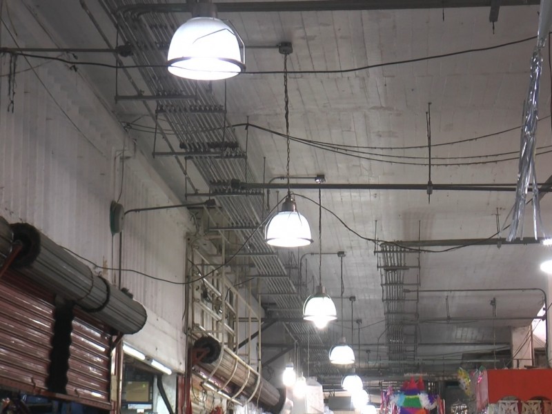 Atenderán sistema eléctrico de mercado municipal de Tuxpan