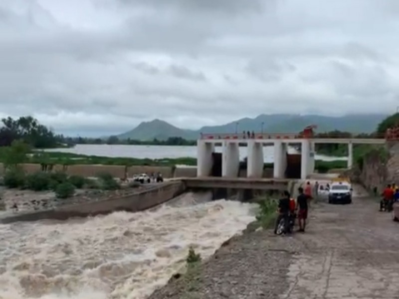 !Atentos! Abren cortina de la Bocatoma hacia el Río Fuerte