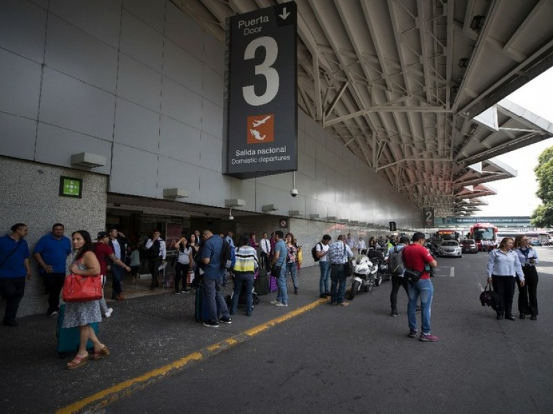 Aterriza en AICM vuelo de Italia; Dos pasajeros con fiebre