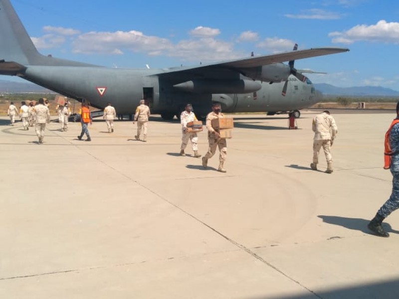 Aterrizó avión con insumos médicos