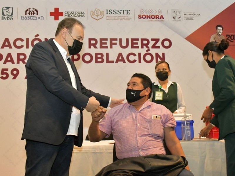 Atestigua gobernador Alfonso Durazo Jornada de Vacunación de Refuerzo