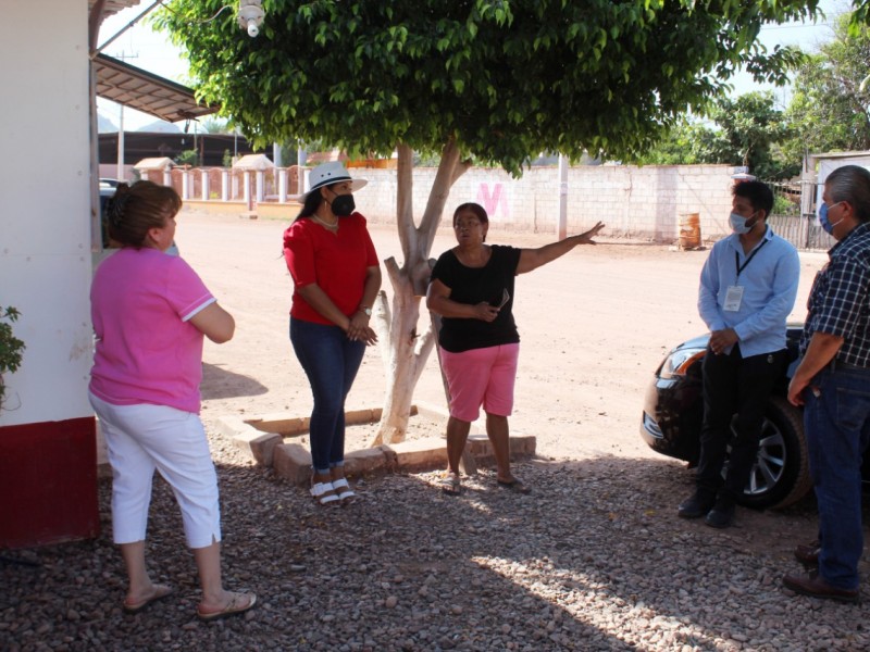 Atiende Ayuntamiento a vecinas de la Gil Samaniego