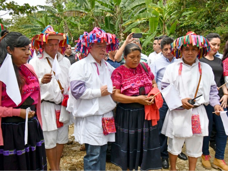 Atiende Brito a comunidades indígenas de Chiapas