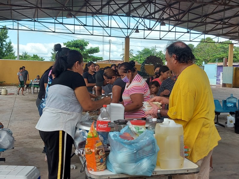 Atiende comedor comunitario 