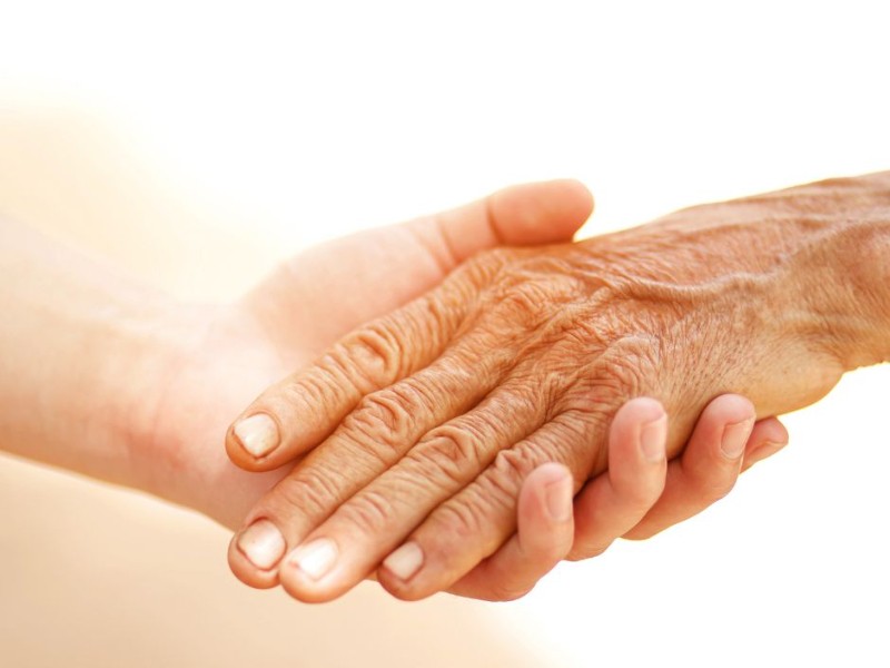 Atiende Dif a más de 70 adultos mayores