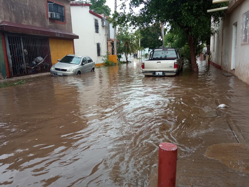 Atiende Protección Civil afectaciones por lluvias en Los Mochis