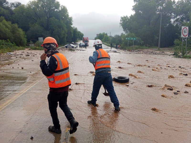 Atiende protección civil del Estado cierres carreteros por lluvias en municipios sonorenses