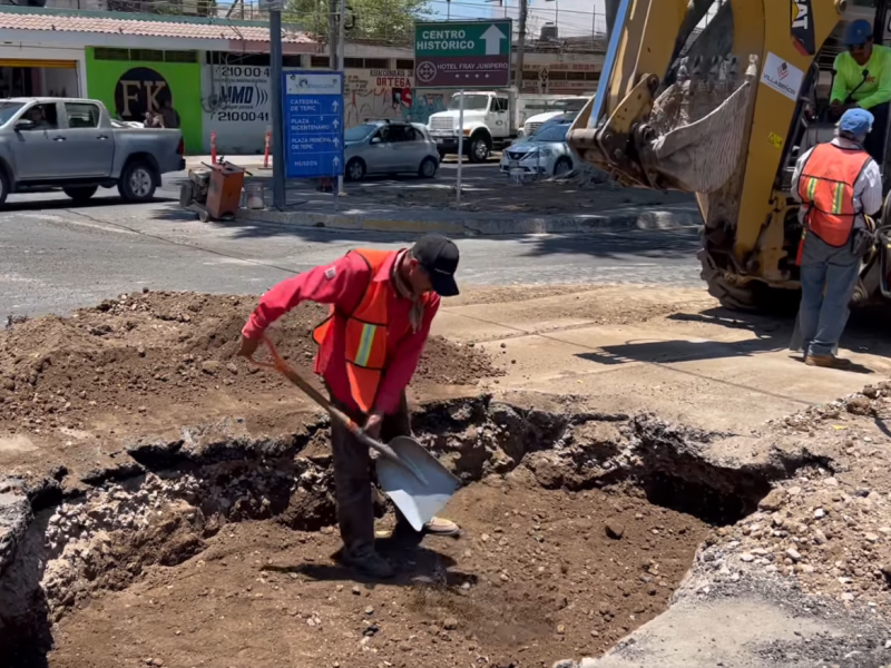 Atiende SIAPA socavón en avenida Insurgentes y P. Sánchez