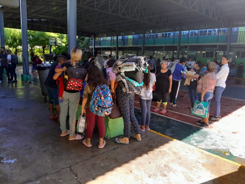 Atienden a más de 280 personas en tres refugios temporales de Ahome