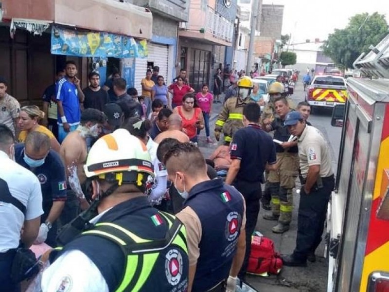 Atienden a personas lesionadas por deflagración con gas