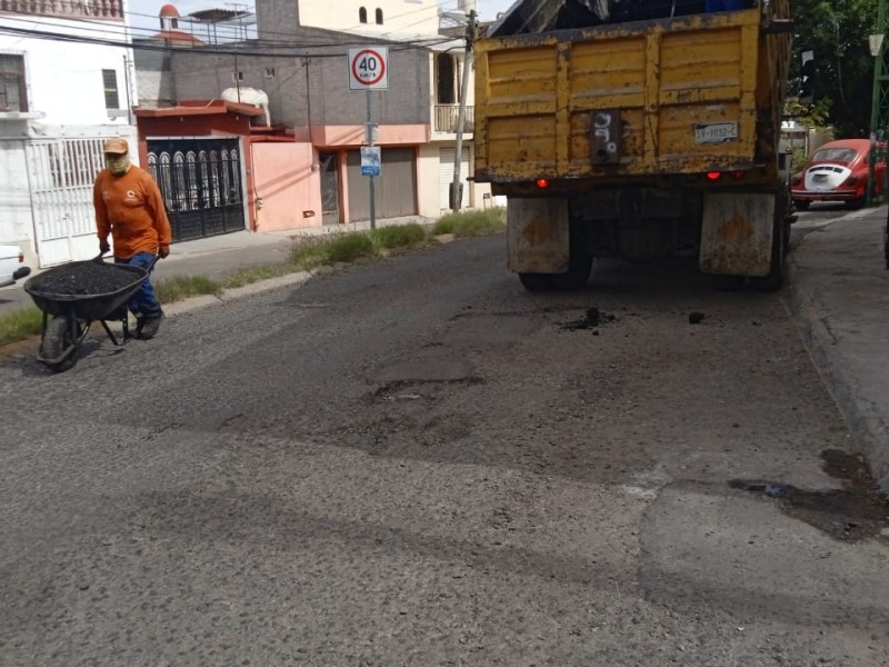 Atienden afectaciones por lluvias en vialidades de la capital