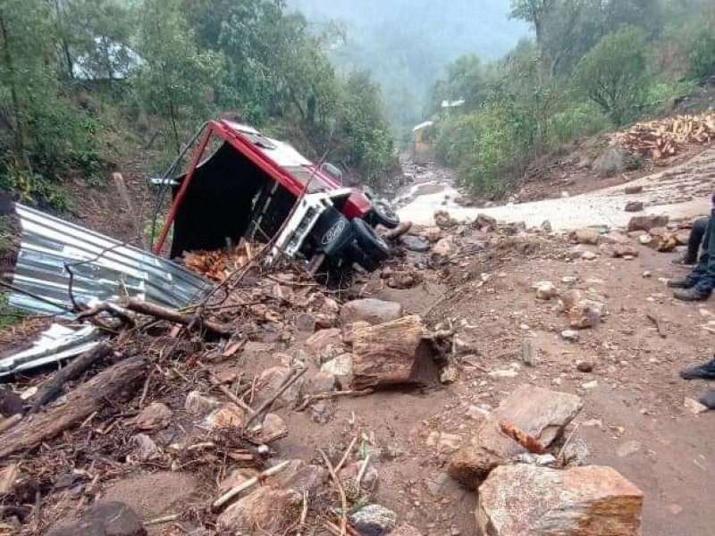 Atienden afectaciones por lluvias en Zimatlán