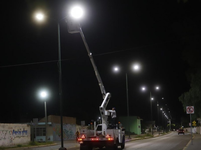 Atienden alumbrado público en 53 zonas de la ciudad.