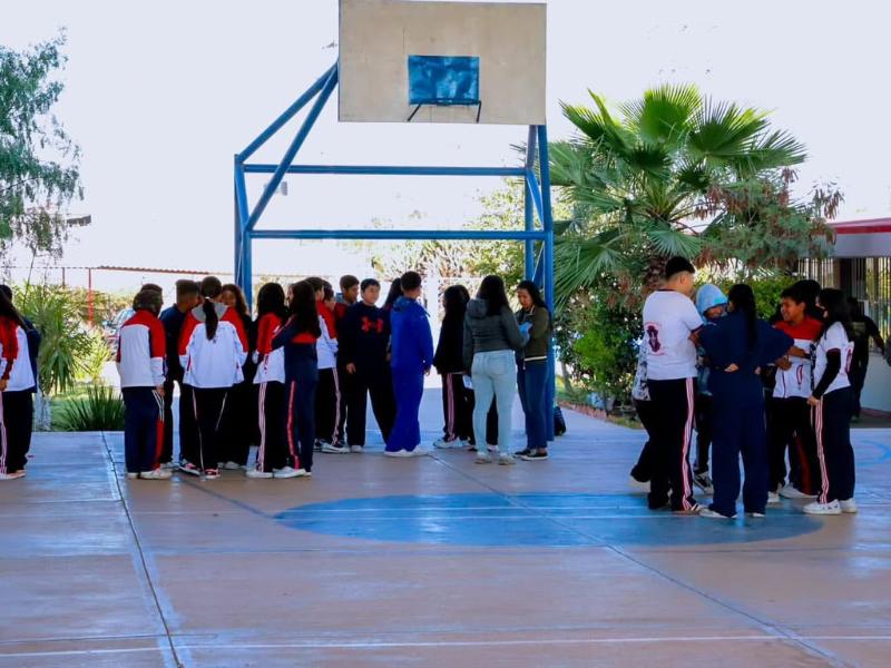 Atienden autoridades educativas falta de agua en secundaria de El Marqués