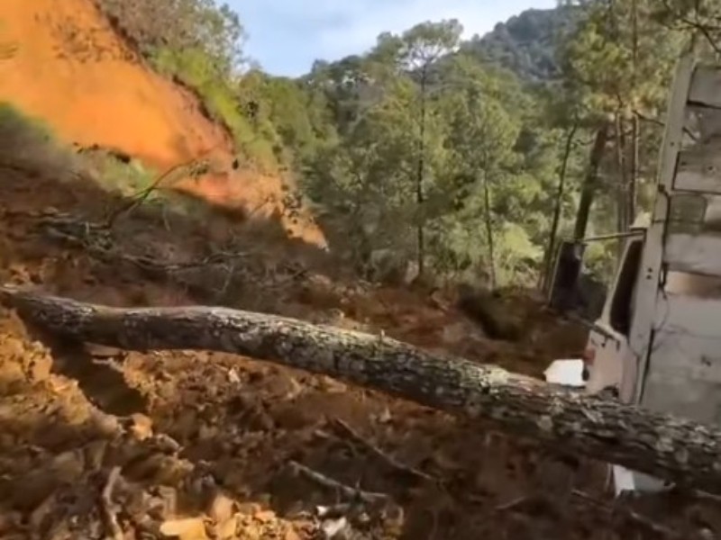 Atienden caída de roca en carretera Oaxaca–Istmo