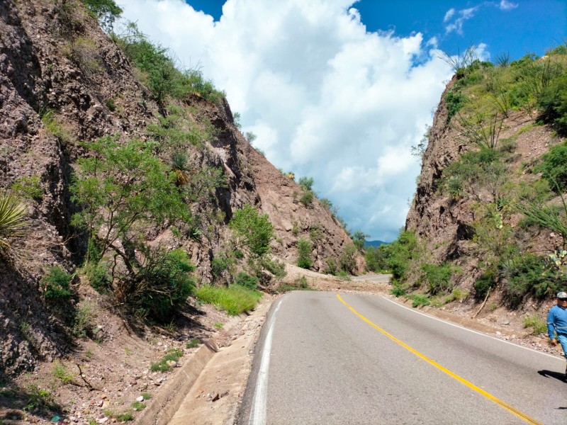 Atienden cierres carreteros en Sonora por lluvias