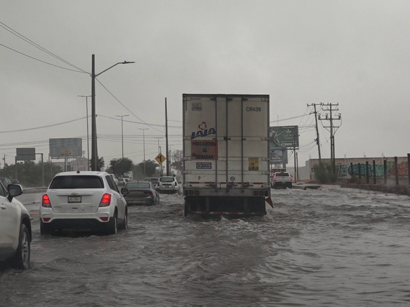 Atienden colonias y vialidades de Torreón afectadas por lluvias