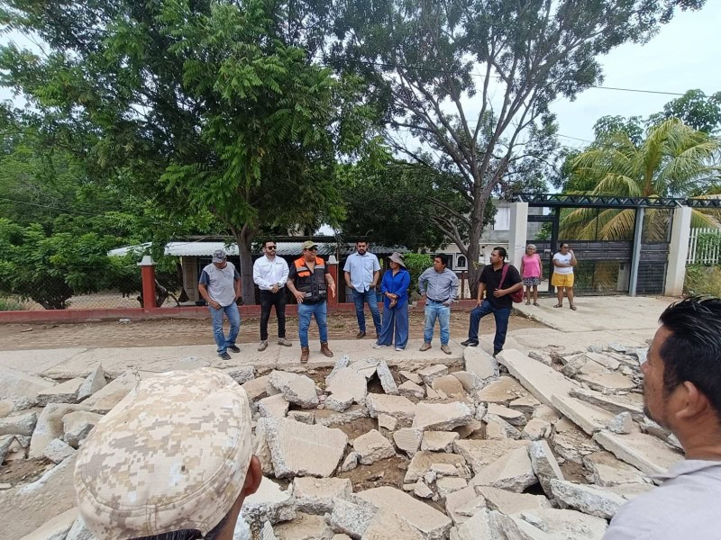 Atienden daños en calle de Tehuantepec tras colapsos viales