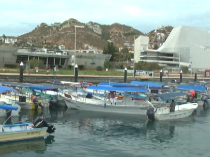 Atienden derrames de aguas negras en la marina