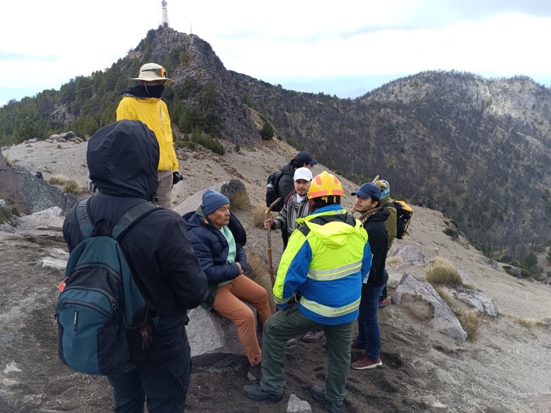 Atienden extravío y emergencia en el Nevado de Colima