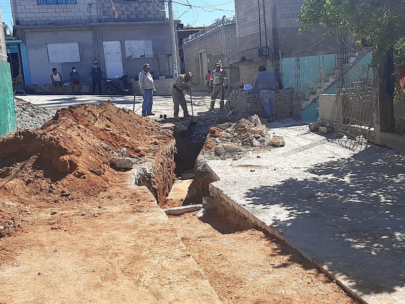 Atienden fuga de aguas negras en Portillo San Antonio Alto