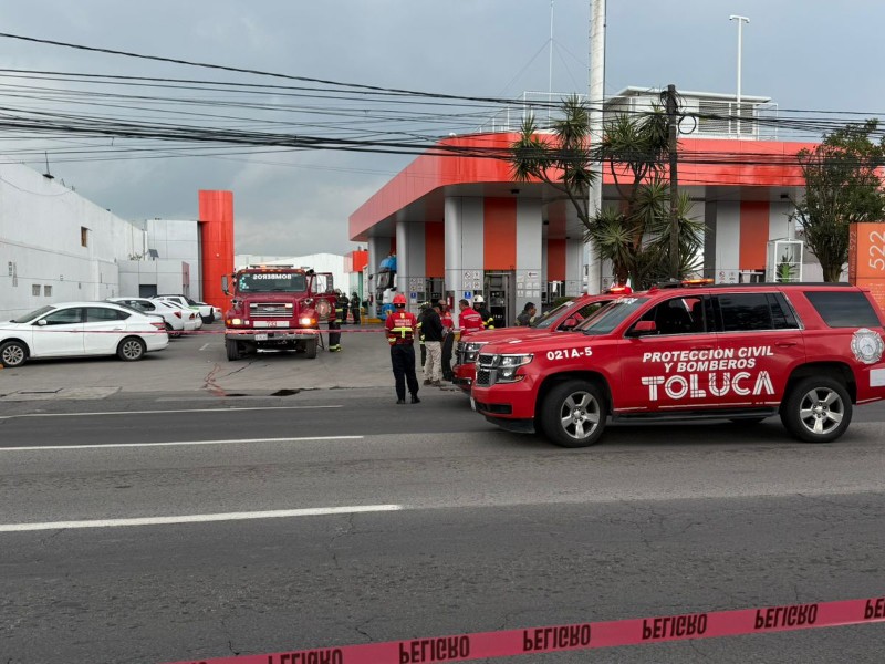 Atienden fuga de gas en distribuidora de Toluca