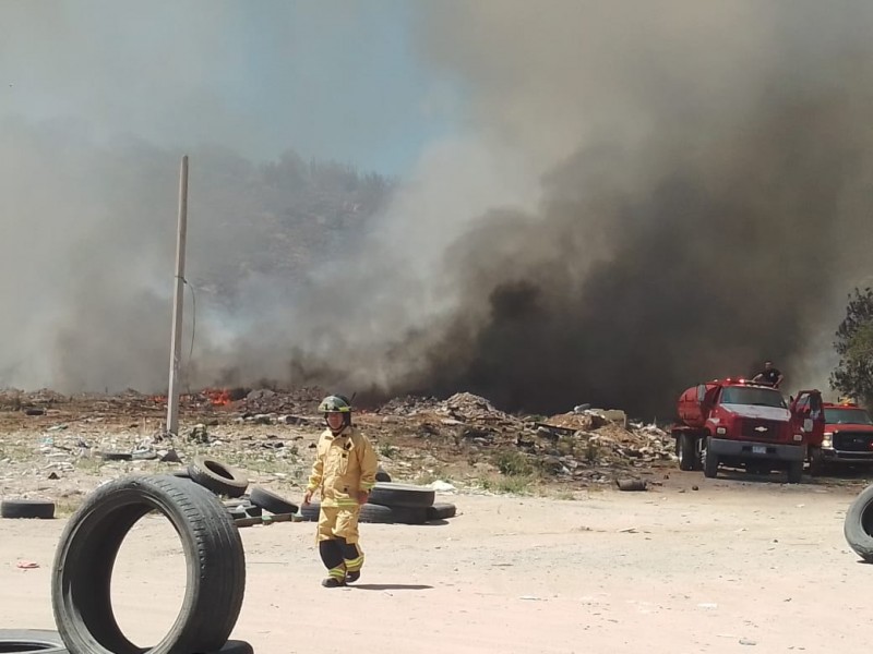 Atienden incendio y eliminar riesgo a la población