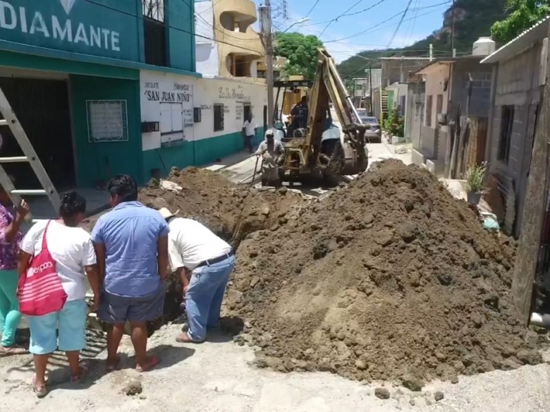 Atienden problema de aguas negras en Santa María