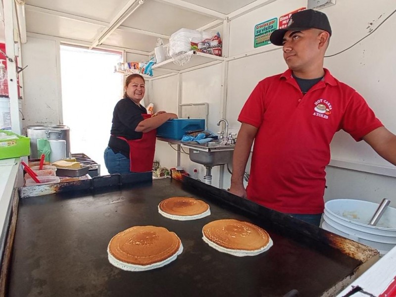 Atole, champurrado, hot cakes y avena; tradiciones que atraviesan generaciones