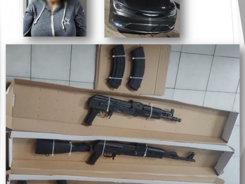 Atrapan a mujer a por transportar armas largas