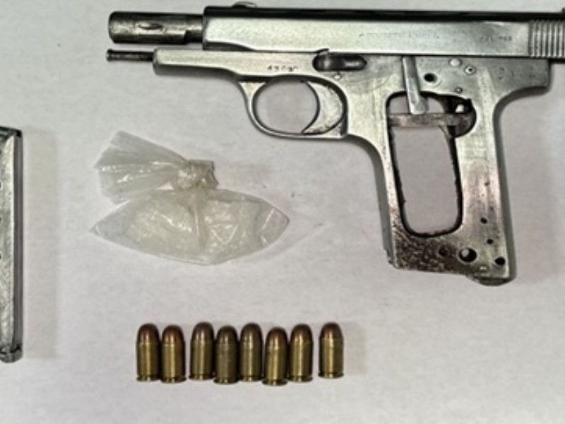 Atrapan a sujeto con arma de fuego y narcótico