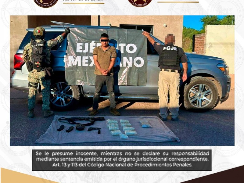 Atrapan a sujeto por posesión de armas de fuego y narcóticos