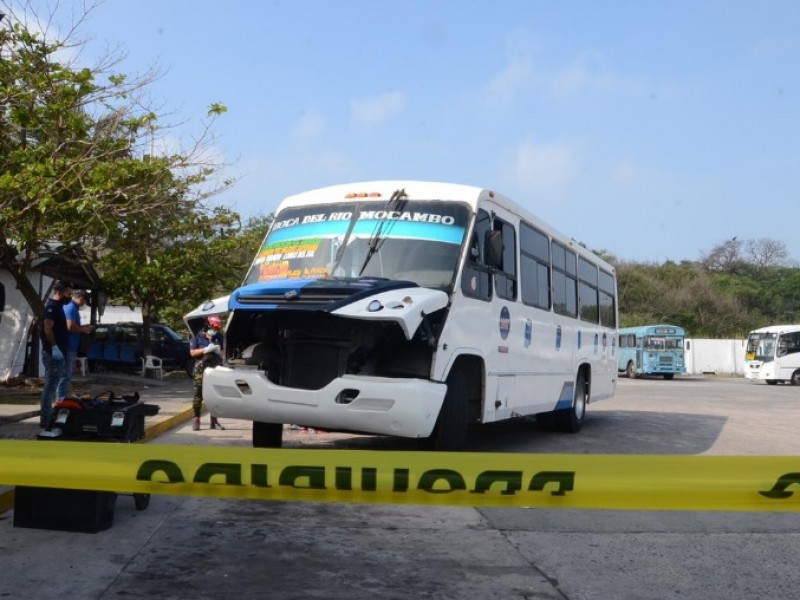 Atropellan a chofer al interior de terminal en Alvarado